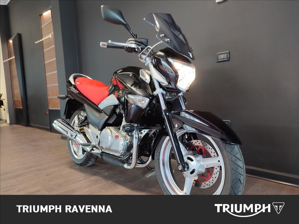 SUZUKI Inazuma 250 