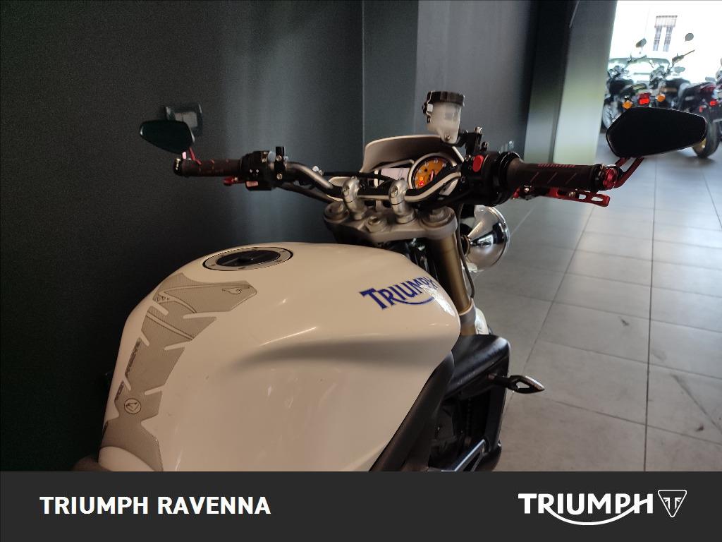 TRIUMPH Street Triple 675 