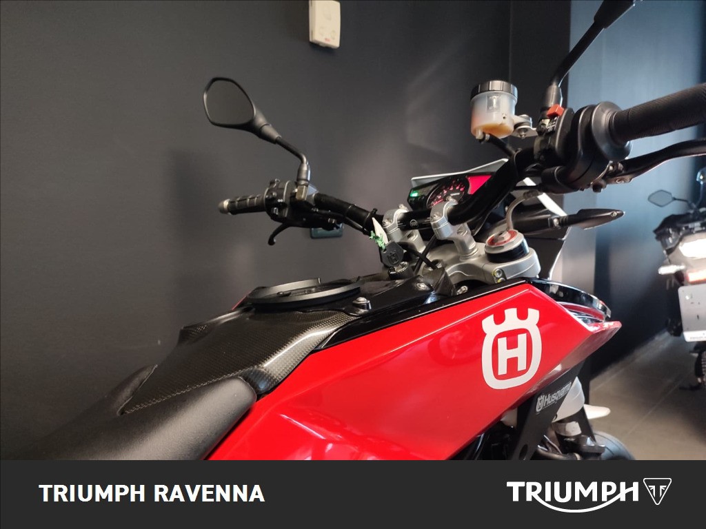 HUSQVARNA 900 Nuda R 