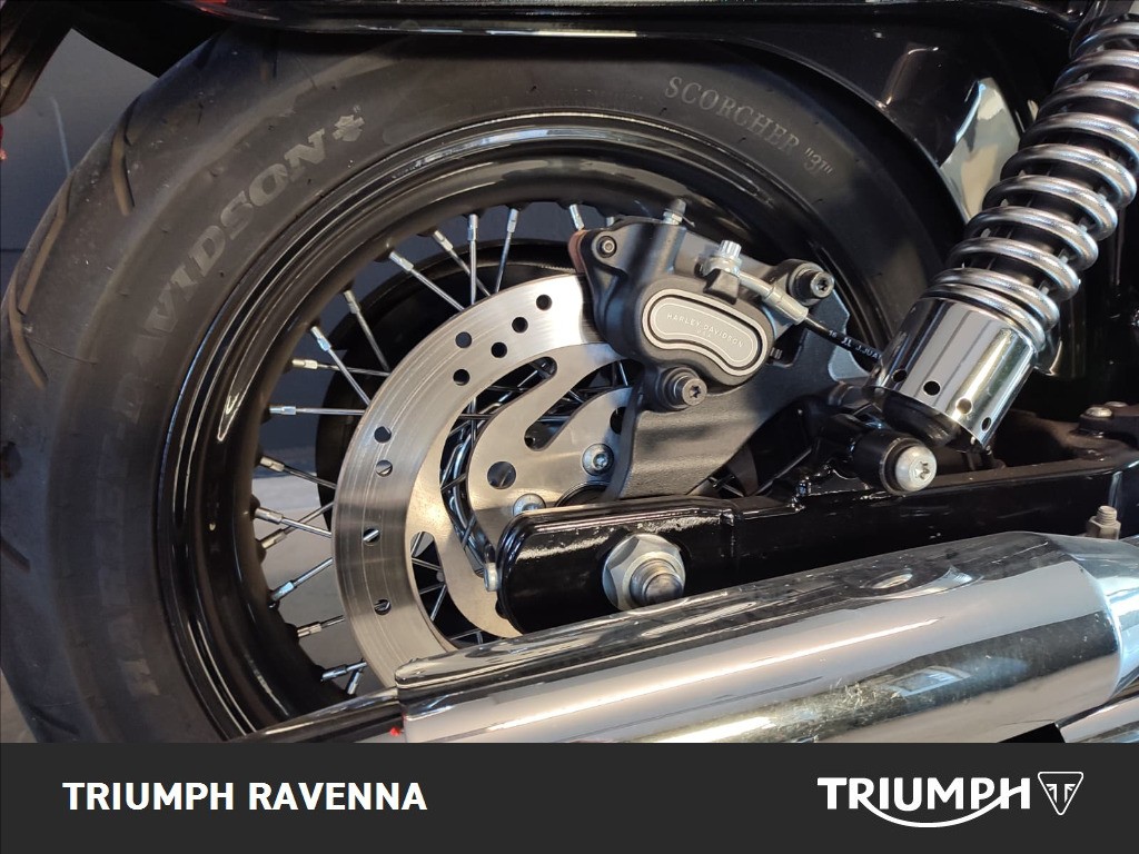 HARLEY-DAVIDSON Dyna Street Bob 1690 