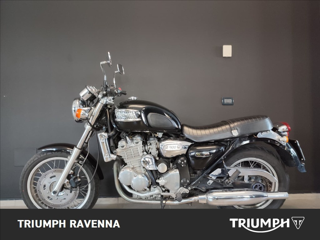 TRIUMPH Thunderbird 900 