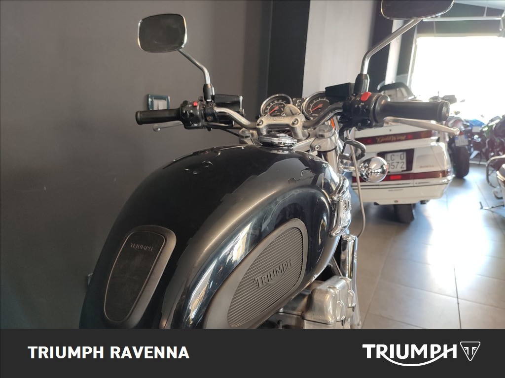 TRIUMPH Thunderbird 900 