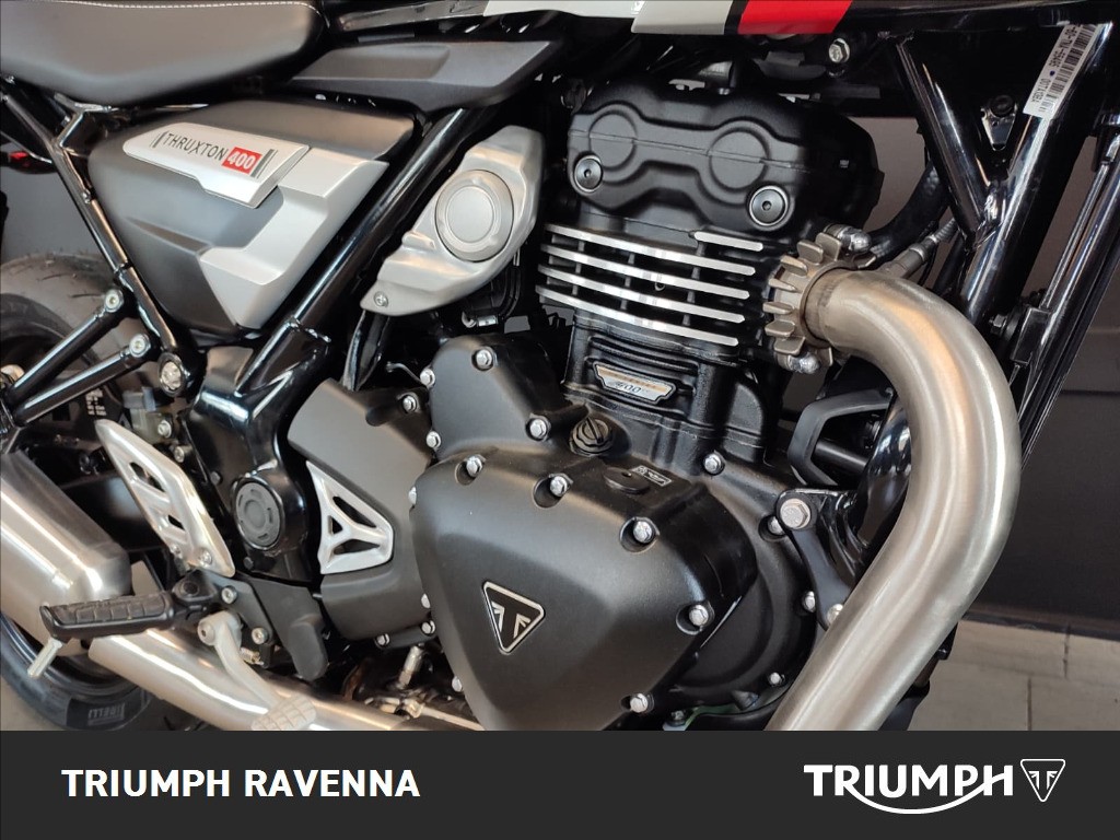 TRIUMPH Thruxton 400 Phantom Black / Aluminium Silver Abs