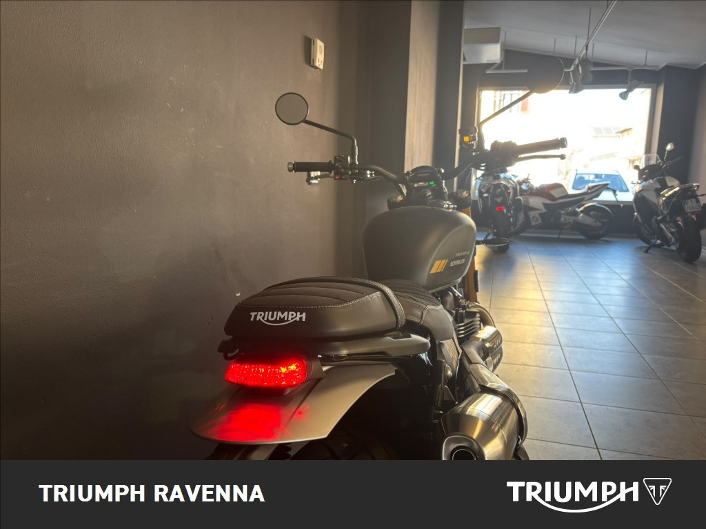 TRIUMPH Scrambler 900 Matt Khaki Green / Matt Phantom Black Abs