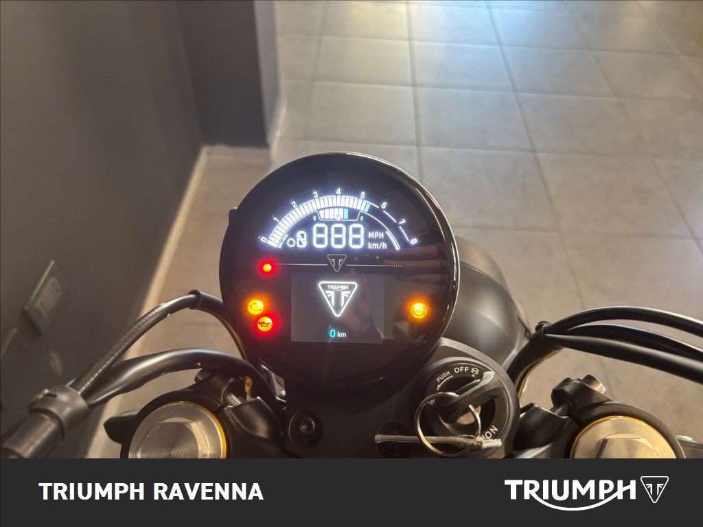 TRIUMPH Scrambler 900 Matt Khaki Green / Matt Phantom Black Abs